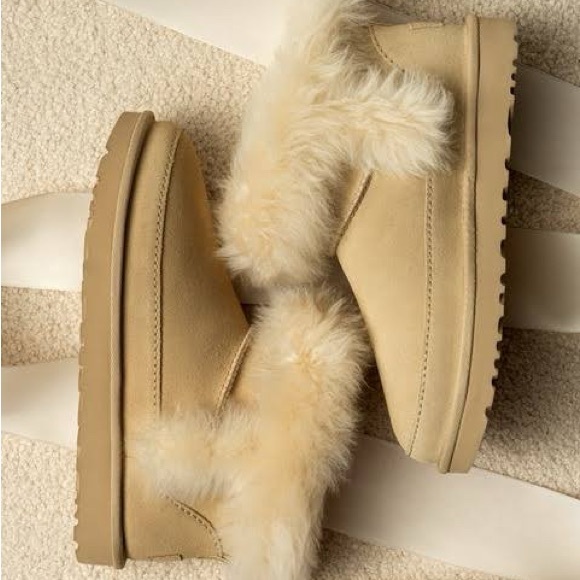 UGG Shoes - Ugg women’s Chalet Mini Boot 🥾 Brand New with Box 📦 Size 9